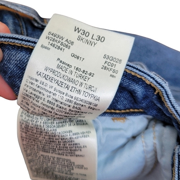 Wrangler Distressed Raw Hem Skinny Jean 30x30 - Picture 8 of 12